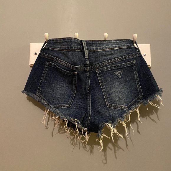 Guess medium dark wash denim cutoff shorts - Picture 2 of 3